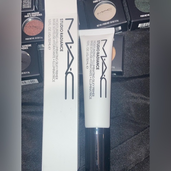x1 MAC STUDIO RADIANCE MOISTURIZING + ILLUMINATING SILKY PRIMER 30 ML BN BOXED - Picture 13 of 13